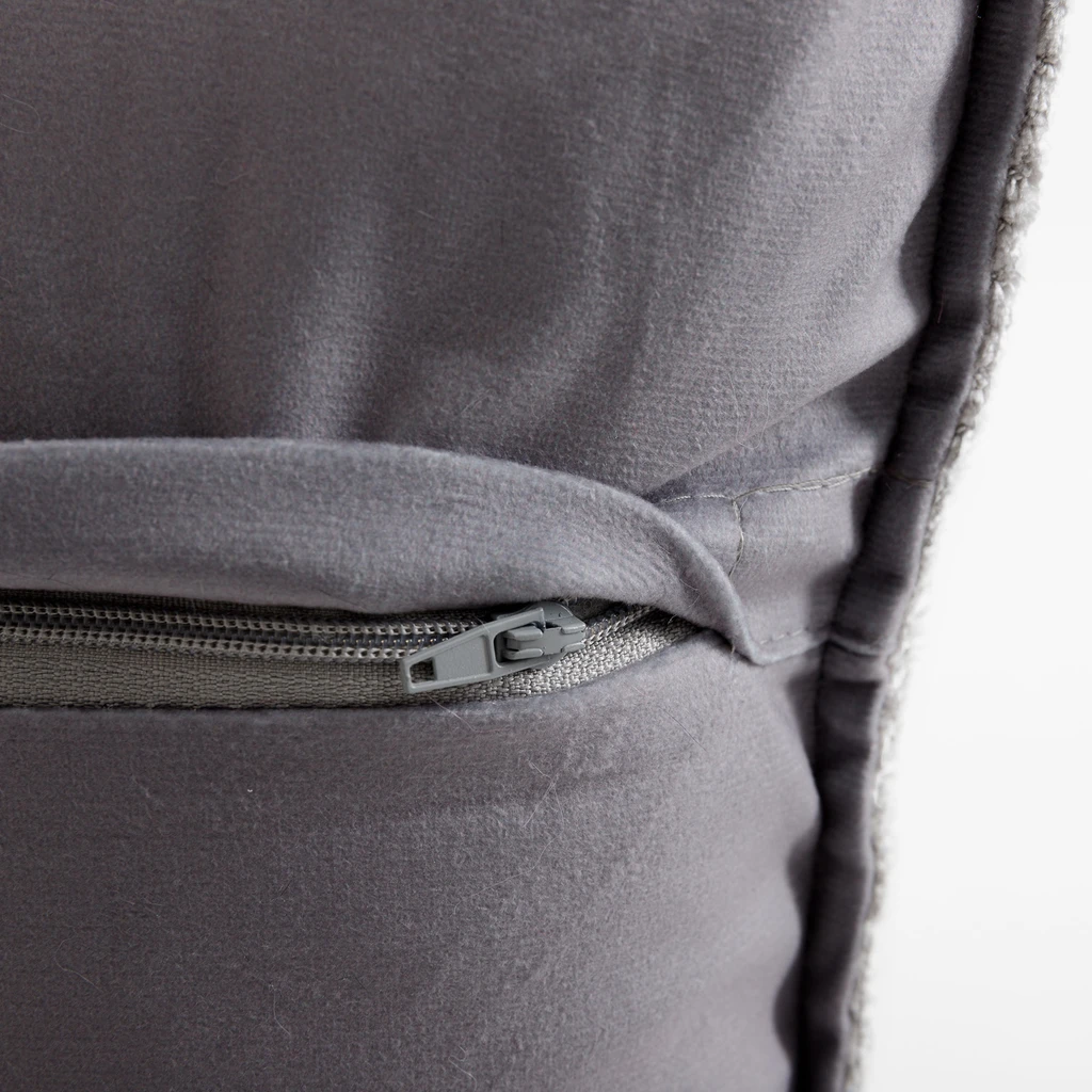 Szenilowa szara poszewka ozdobna