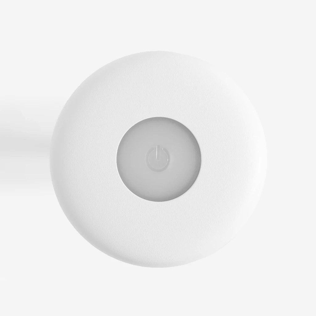 Wbudowane oświetlenie LED w lampie ma moc 2W, emituje strumień świetlny o wartości 80 lumenów.