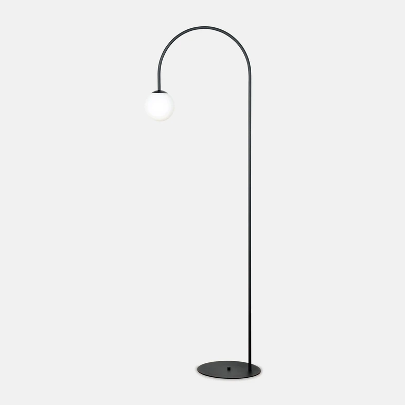 Oprawa lampy przystosowana została dla żarówki LED typu E14 o mocy maksymalnej 10W.
