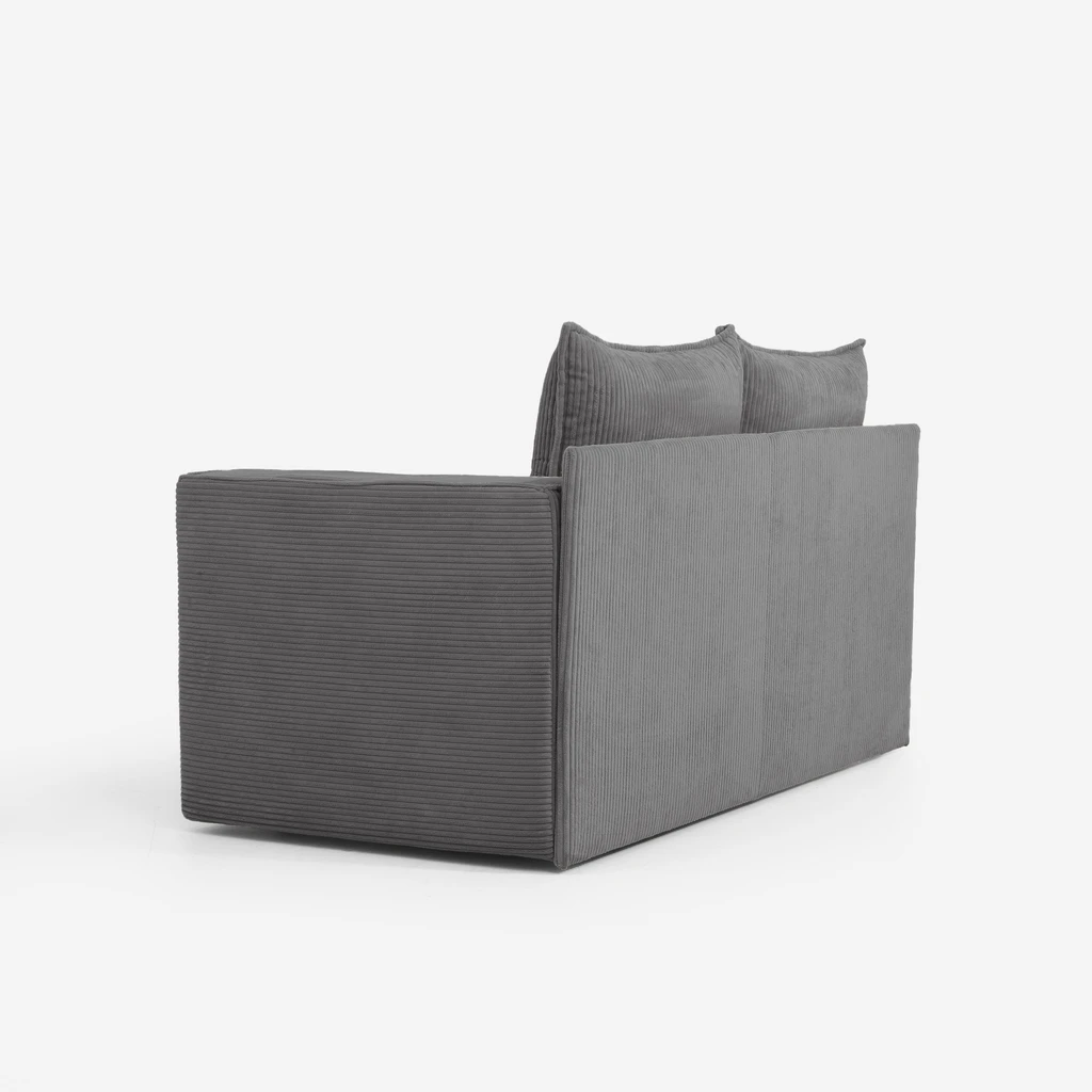 Szary odcień sofy LUSO wprowadza spokój i równowagę – idealne tło dla domowych chwil wytchnienia.