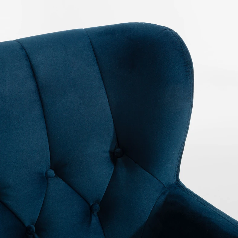 Sofa dwuosobowa w ciemnoniebieskiej tkaninie