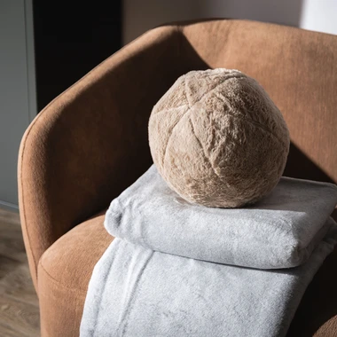 Béžový kulatý dekorační polštář GLOBE 27 cm