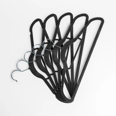 Grafitová sametová ramínka VELVET, sada 5 kusů.