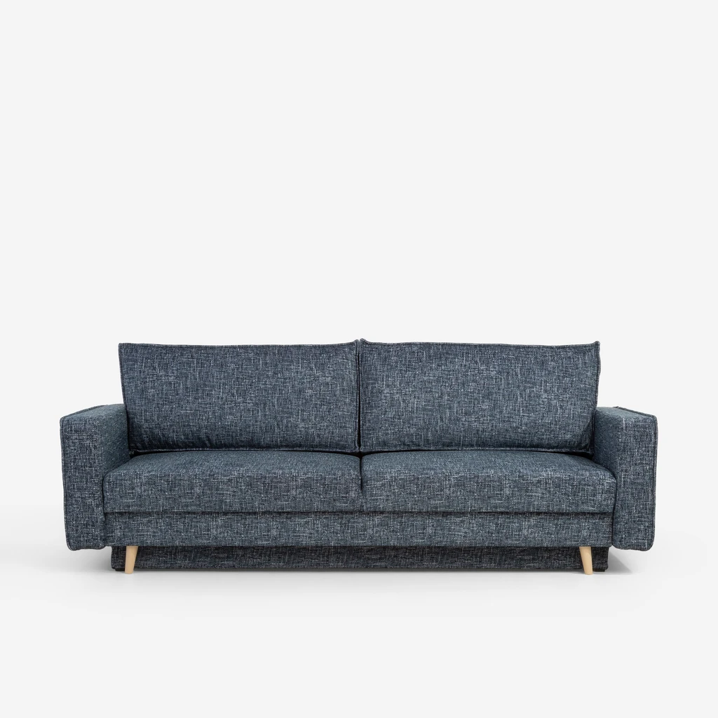 Granatowa sofa 3-osobowa z podłokietnikami, na jasnych drewnianych nóżkach