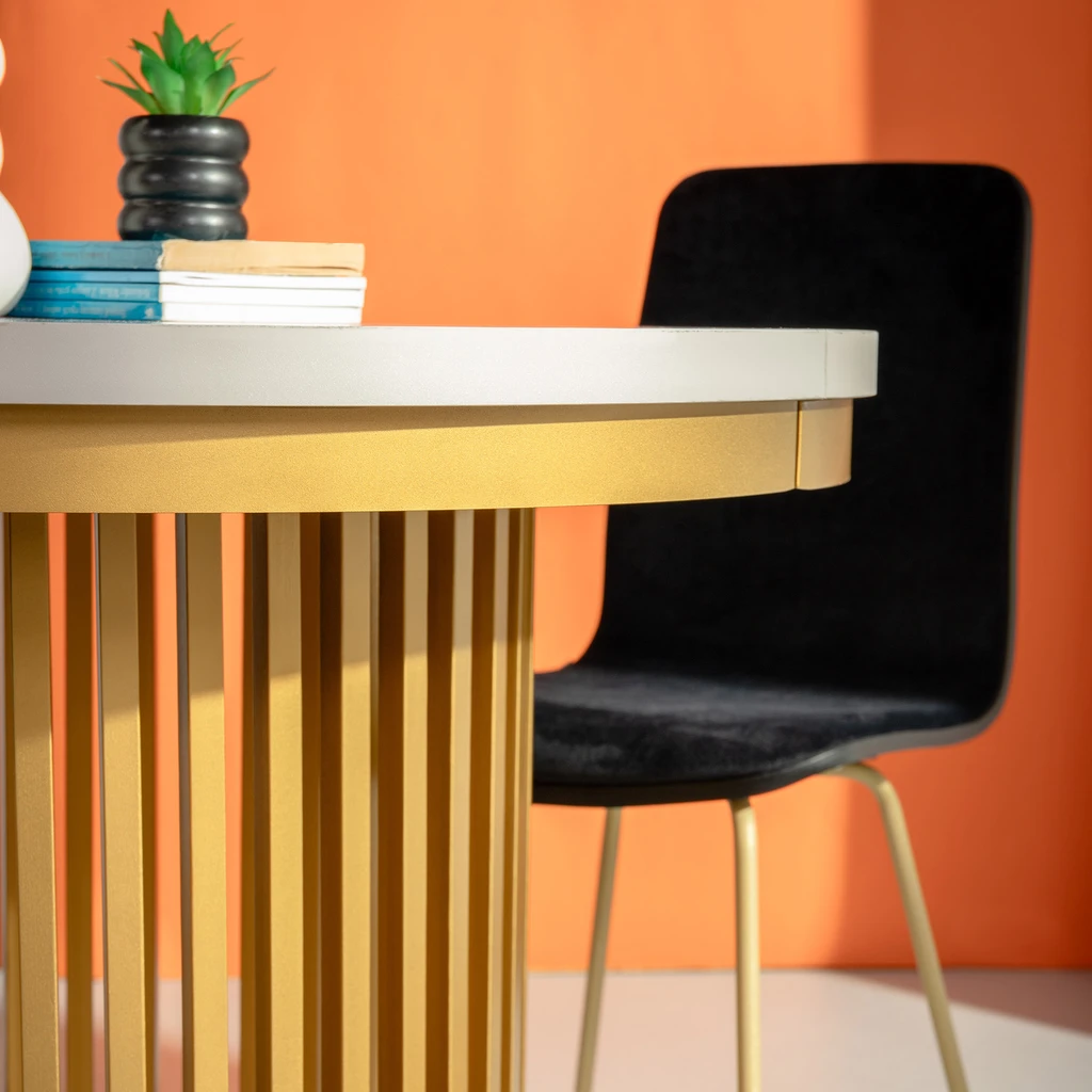 Krzesło czarne na złotych nogach VINGE Černá židle se zlatými nohami VINGE