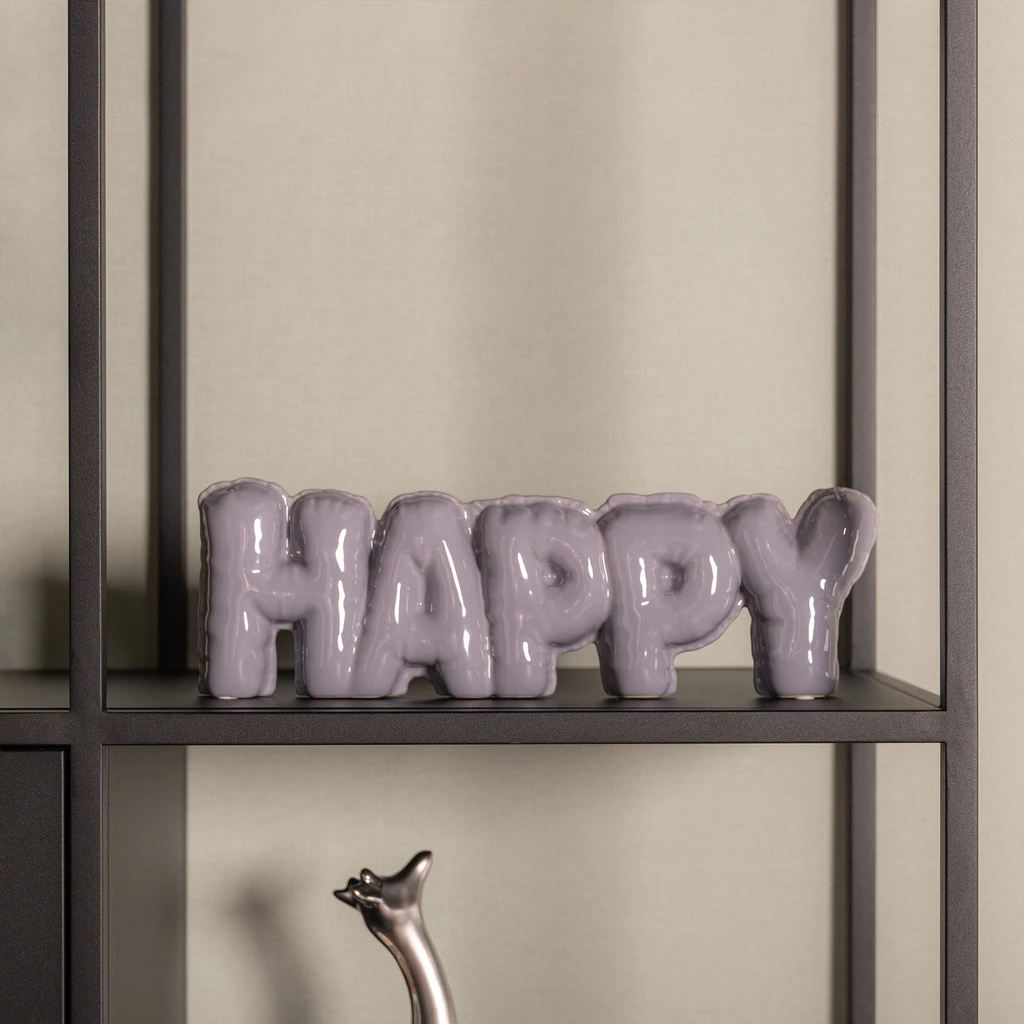 Šedá dekorace s nápisem HAPPY
