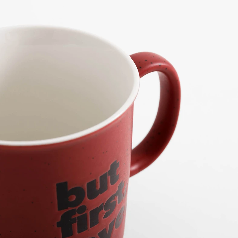 Červený porcelánový hrnek 520 ml