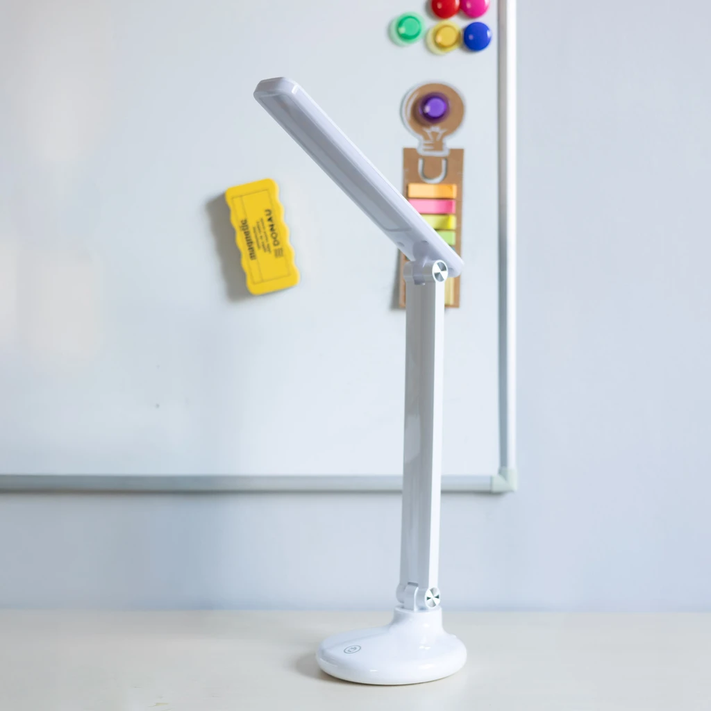 Bílá stolní lampa LED 6W s USB nabíjením