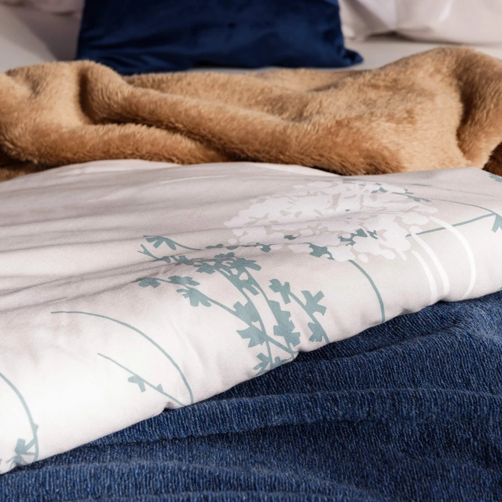 Bavlněné povlečení s bílými listy JERSEYLOVE 220x200 cm