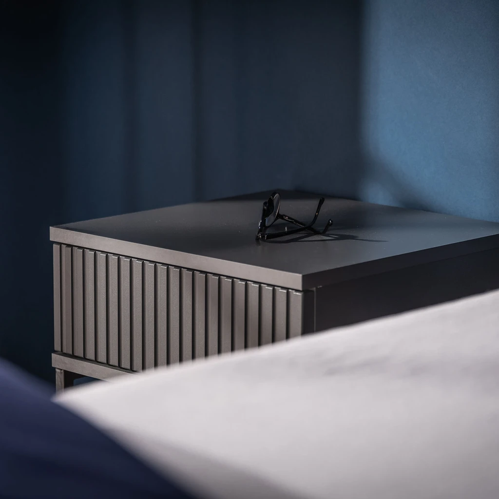 Antracitový noční stolek se zásuvkou NOTTE