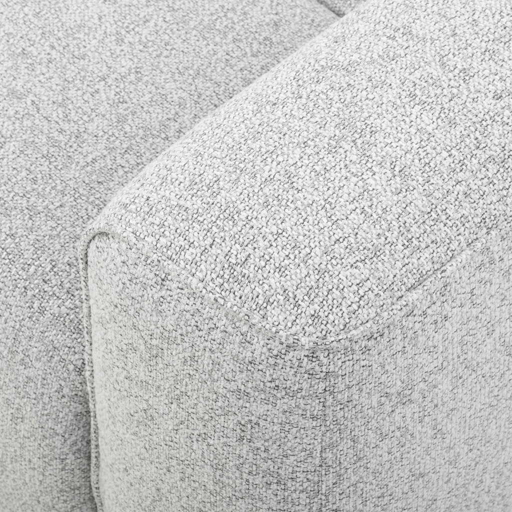 Po rozłożeniu BIANCO O zyskujesz wygodne miejsce do snu o wymiarach 200×135 cm.