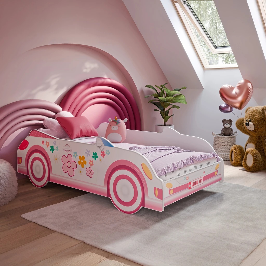 Aranżacja pokoju dziecięcego z łóżkiem dziecięcym w kształcie auta