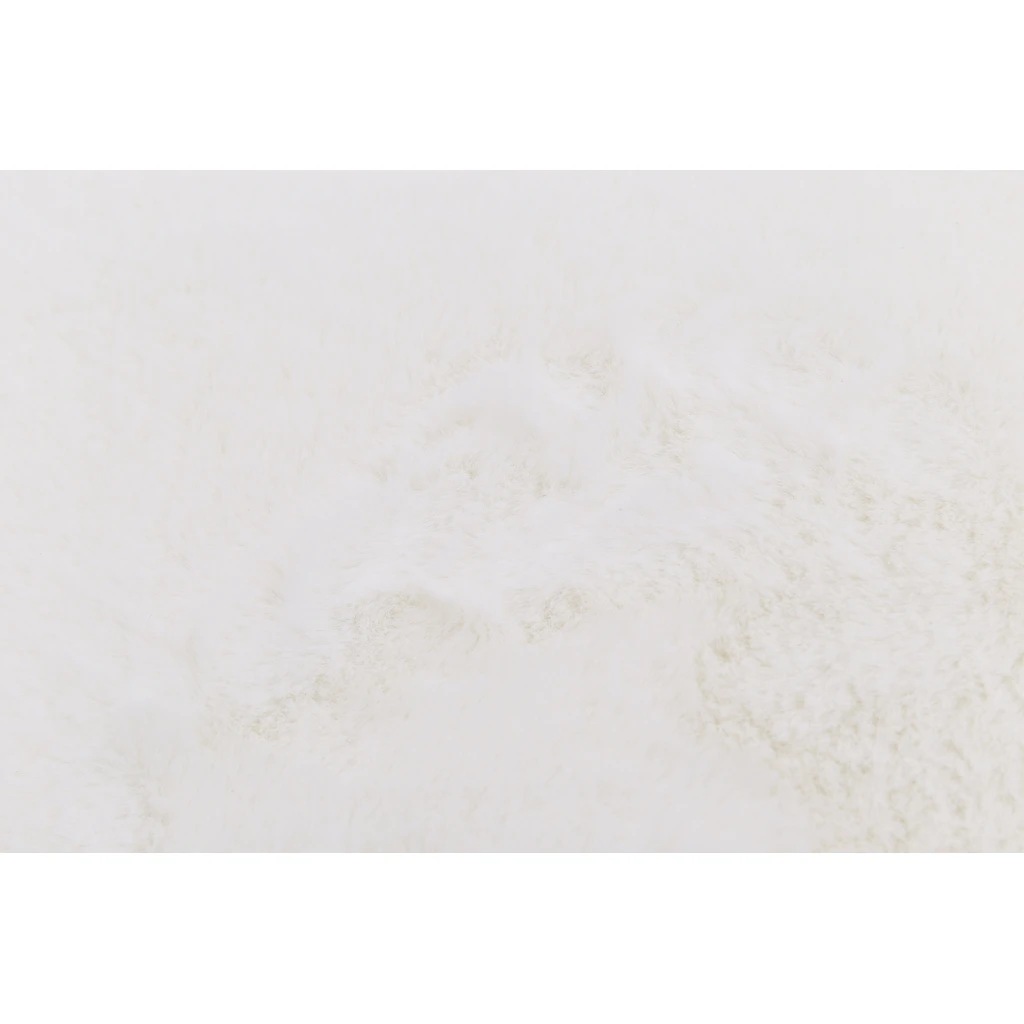 Prostokątny biały dywan