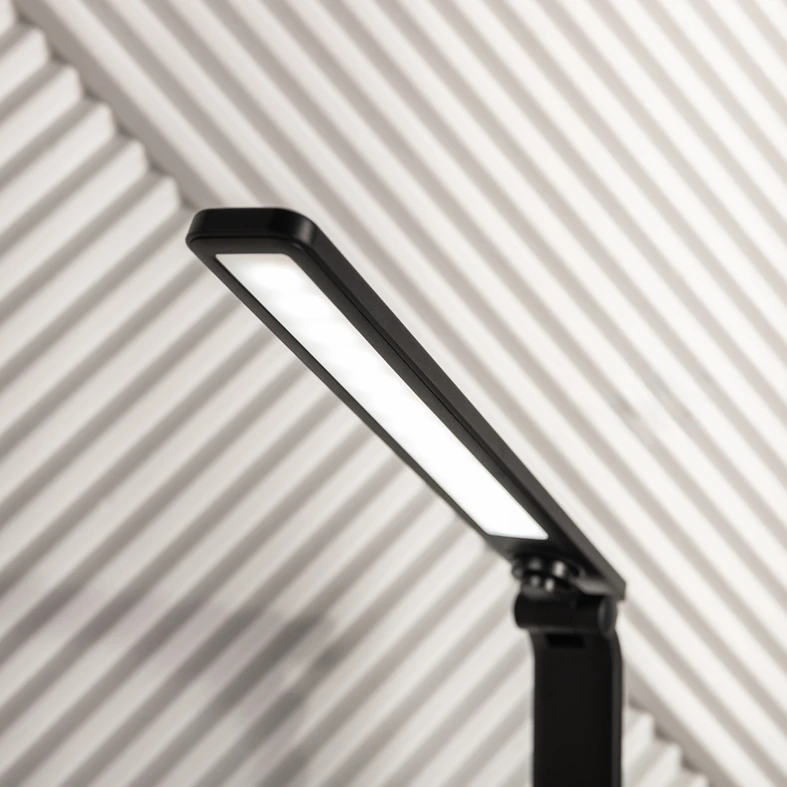Lampa biurkowa LED okrągła podstawa czarna