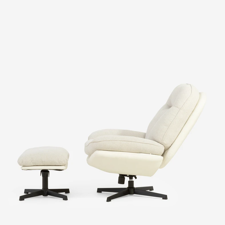 Zdjęcie ogólne fotela z podnóżkiem. Meble widoczne pod lekkim kątem. 